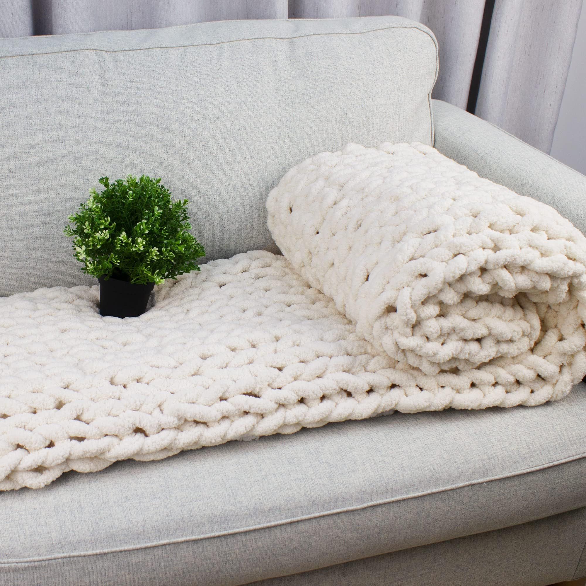 Carriediosa Chunky Knit Throw Blanket Chenille Loop Yarn Handmade Soft Fluffy Throws for Couch Sofa  | Amazon (US)
