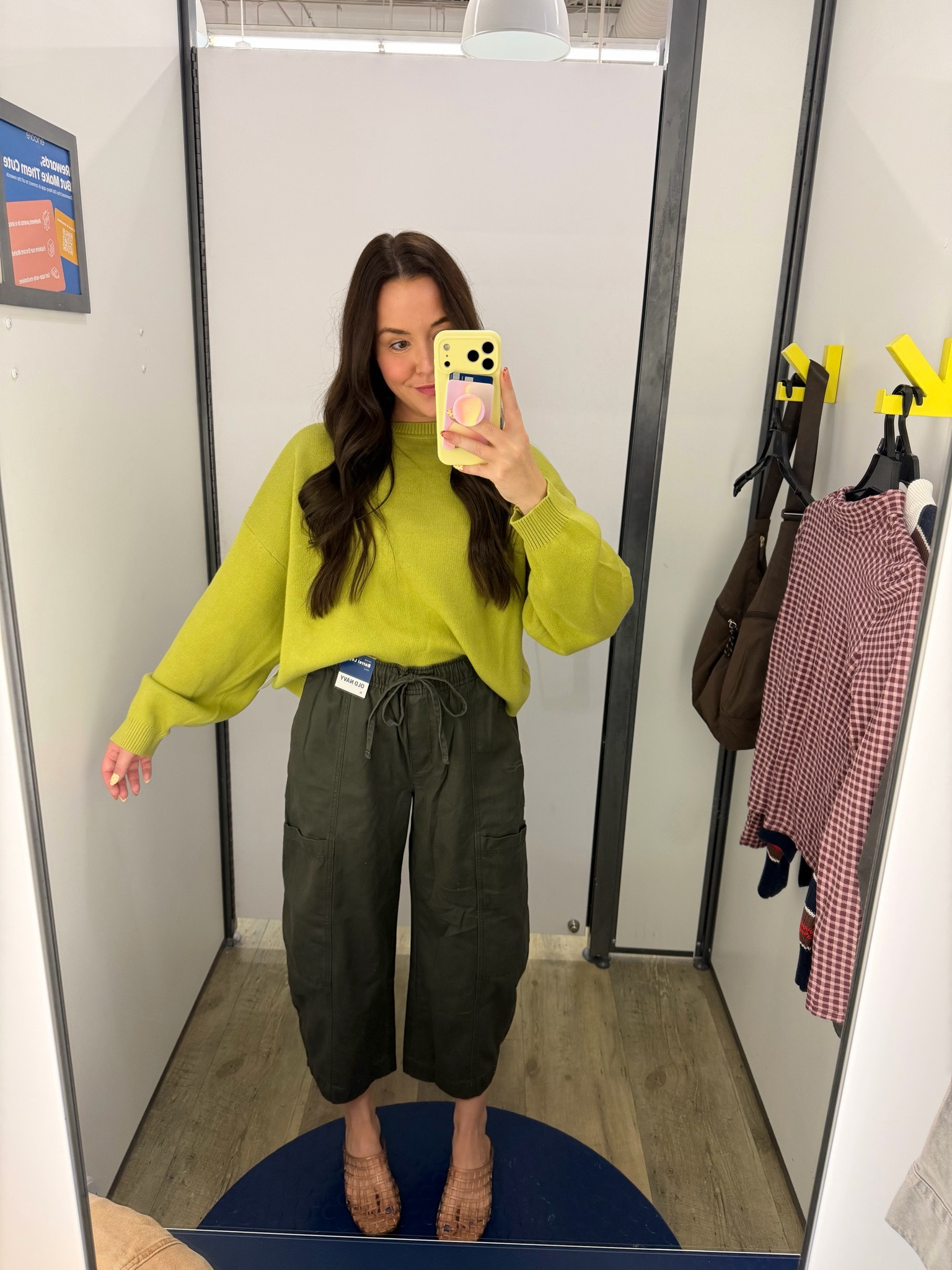 Loveee a sweater + barrel jeans!!

#LTKootd #LTKgrwm #LTKMidsize