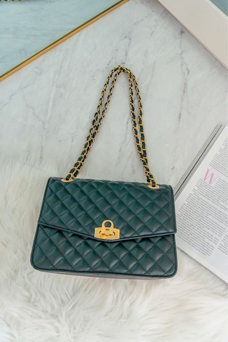 Major look for less! This Chanel inspired handbag is UNDER $30!!!
It’s a great value!! Such good quality considering the price!! Comes in 5 other colors too.


#LTKitbag #LTKstyletip #LTKfindsunder50