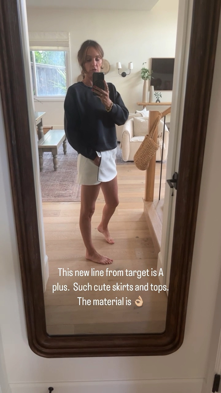 New line from target is soooo good. Material is awesome. Stretchy light weight 👌🏼.   Small bottom TTS and sized up two for boxier look on top.  

#LTKFitness #LTKFindsUnder100 #LTKOver40