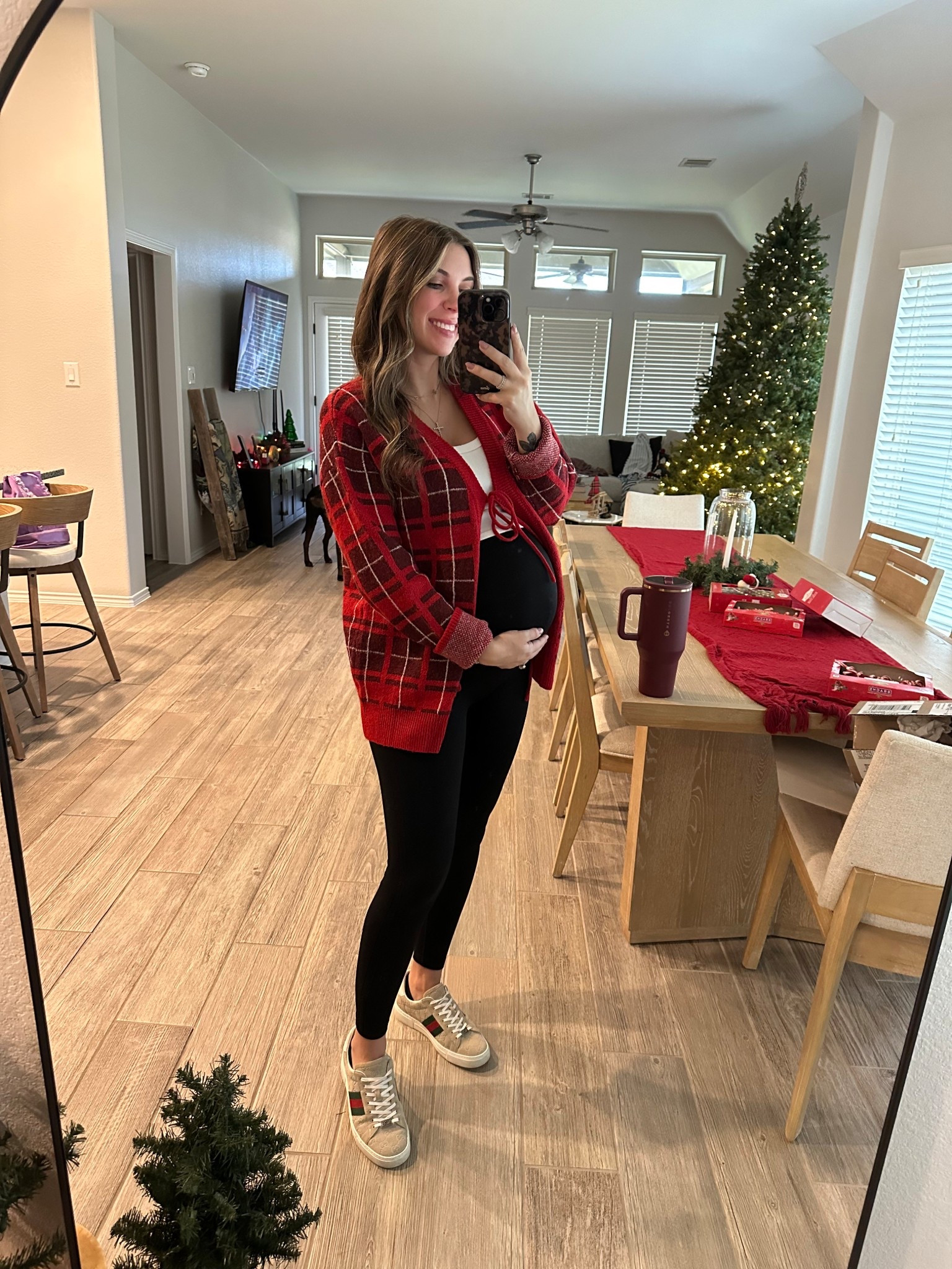 Cardigan: small (similar linked)
Leggings: medium 