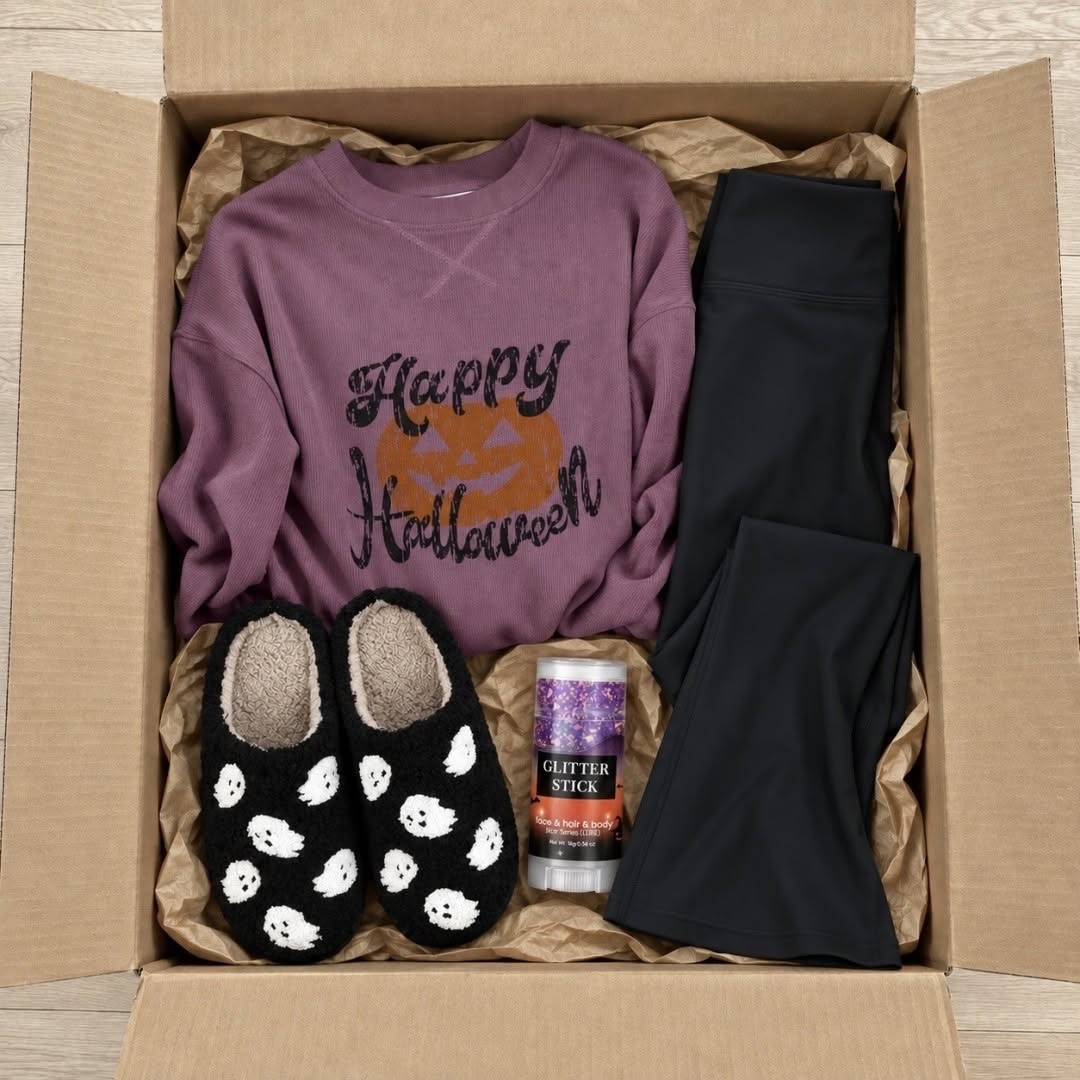 Did you know the CUTEST Halloween finds are all from Amazon?!🙌 The glitter stick is perfect to dress up your Halloween costume a little more