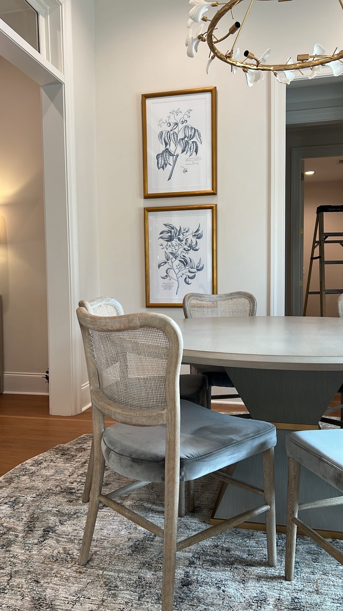 Obsessed with this dining table and chair combo! 



#LTKHome