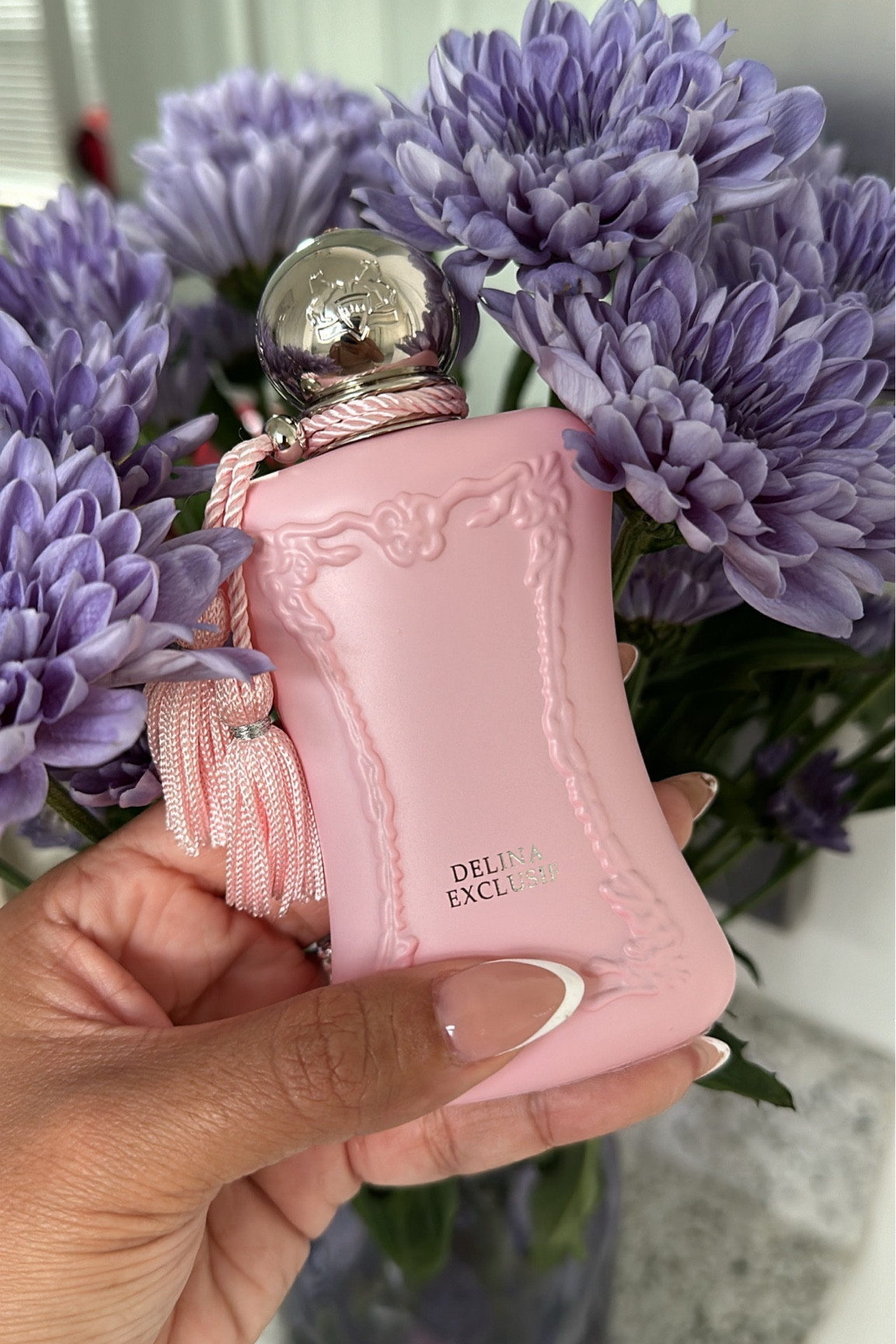 Delina exclusif - parfums de Marly Paris #fragrance #perfume 
Top Notes:
Pear, Lychee, Grapefruit
Heart Notes:
Damascena rose, Incense, Vetiver
Base Notes:
Vanilla, Musk Evernyl 

#LTKParties #LTKU #LTKSeasonal