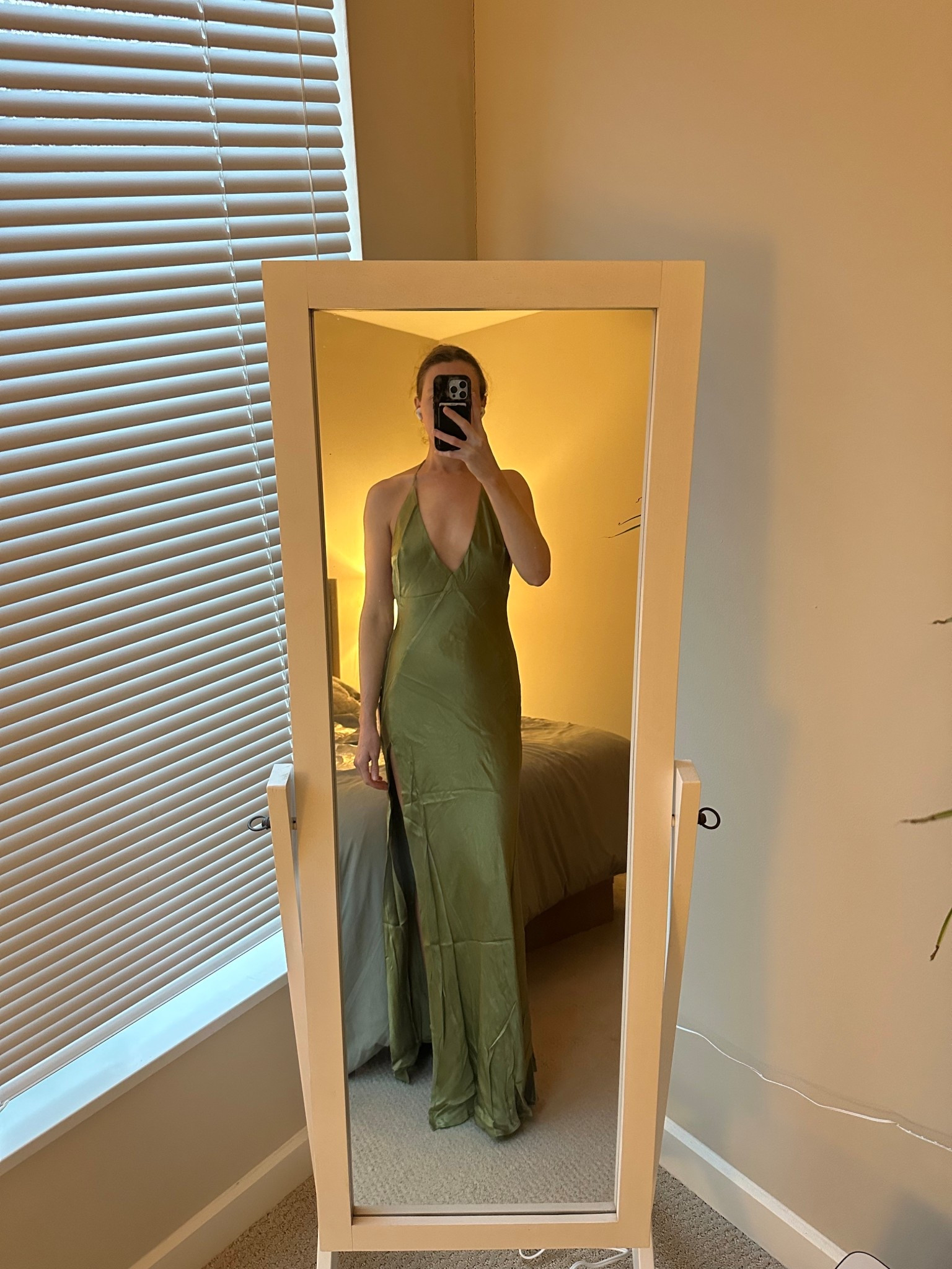 Satin Green Bardot Yve Halter Dress

Beyond flattering and wearing a 4

#LTKSeasonal #LTKTravel #LTKootd