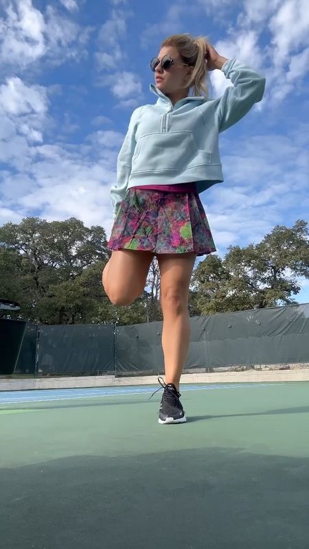 Tennis outfit 
Lululemon 
Nike 
Tennis skirt 
Outdoors 
Black sneakers
