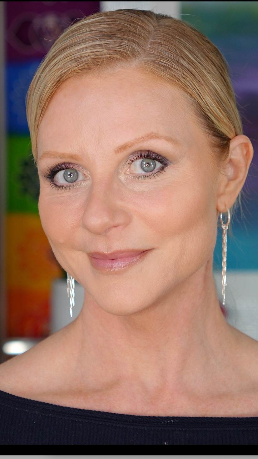 I was scrolling through spring makeup trends and came across an article on Byrdie that totally caught my eye. 💫
Makeup artist @lorencanbymakeup created this gorgeous peachy champagne blush look on The White Lotus star Sarah Catherine Hook — and I had to try it for myself!

I used two shades of the new MAC Strobe Blushes to recreate the vibe, and I love how fresh and glowy it turned out. ✨
Let me know what you think — would you wear this champagne blush trend?

#MACStrobeBlush #ChampagneBlush #SpringMakeup #MakeupOver50 #GlowingSkin #ByrdieBeauty #SoftGlam #BeautyHasNoAge #MakeupForMatureSkin

#LTKcanada #LTKbeauty #LTKover50style