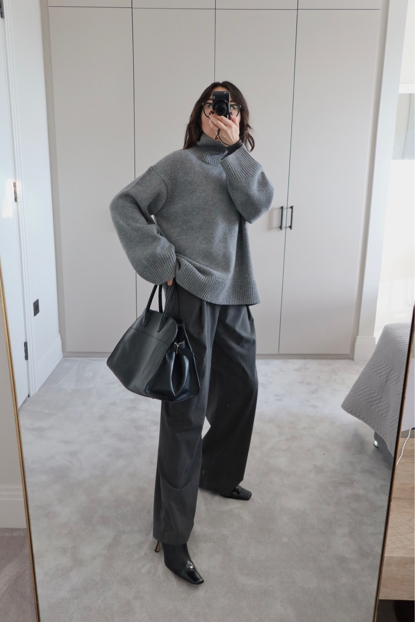 Grey on grey 

#LTKworkwear #LTKeurope #LTKSeasonal