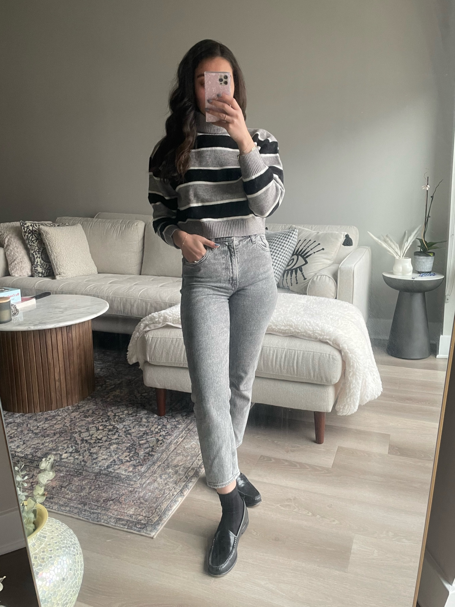 casual day 

#casual #ootd #momjeans #cropsweater #sweater

#LTKsalealert #LTKstyletip