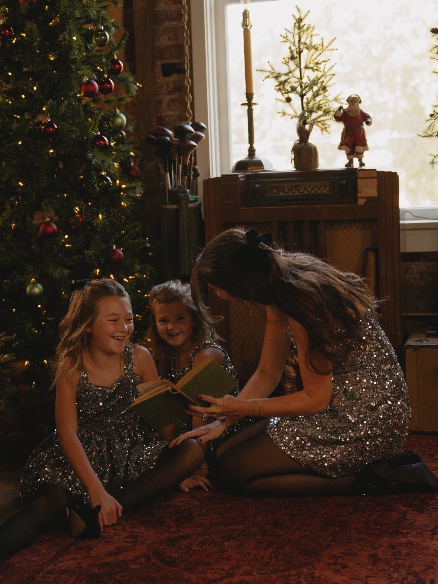 Thankful for these three, the most magical memories & all of the in between moments✨🤍
.
.
.
#familylifestyle #ralphlaurenchristmas #familygoals