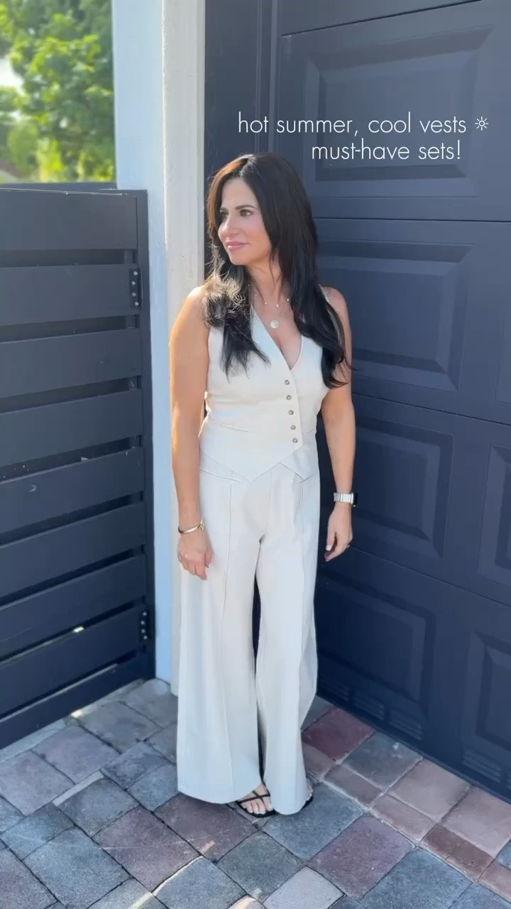 Feeling the heat, but staying cool with my must-have summer vest! ☀️😎

#LTKVideo #LTKStyleTip #LTKOver40