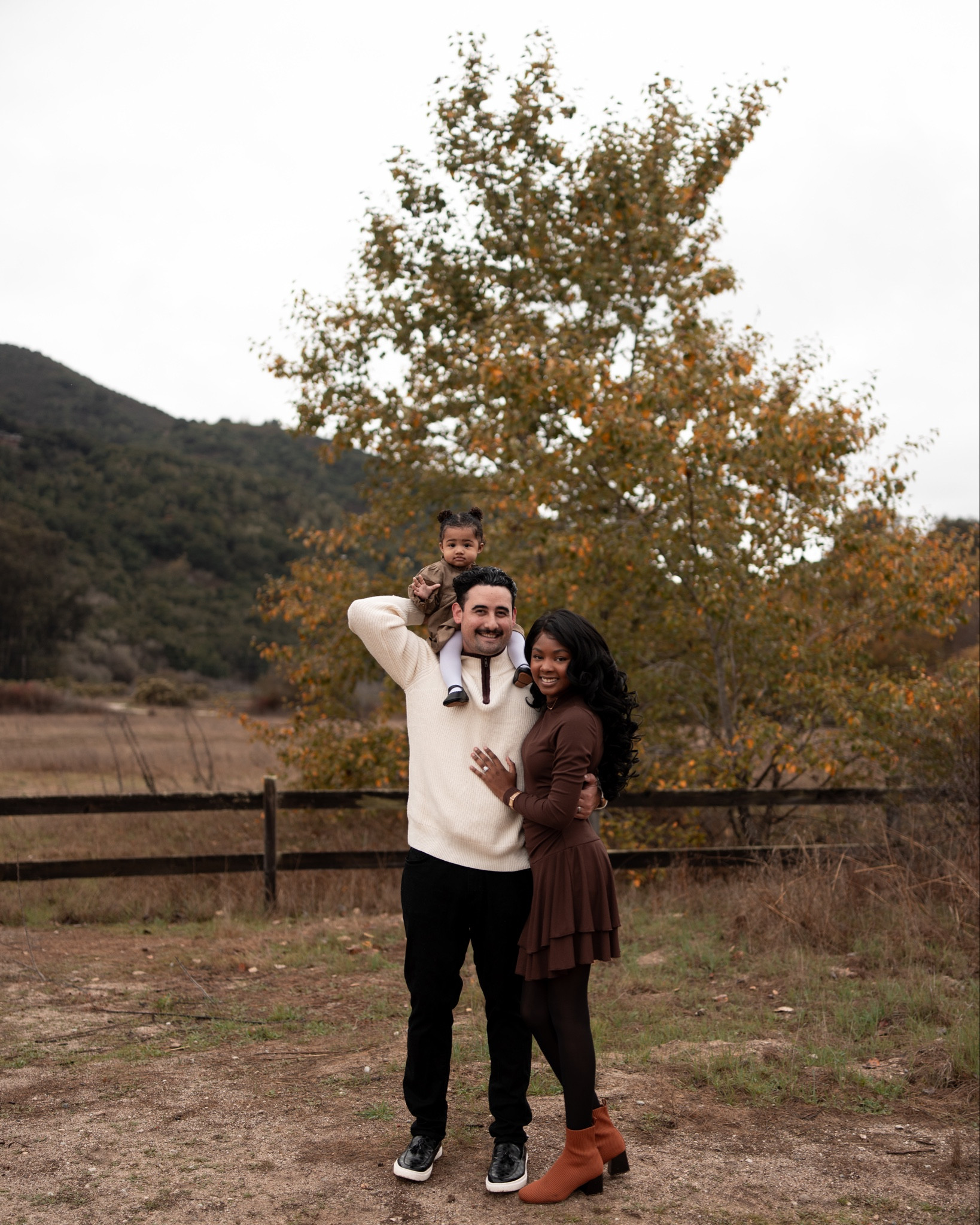 Family photo outfits! Fall, neutral, moody, and brown aesthetic outfits for fall inspired family photos. This shoot was at a park in Carmel by the Sea, and shot by an amazing photographer. Message me for details! 