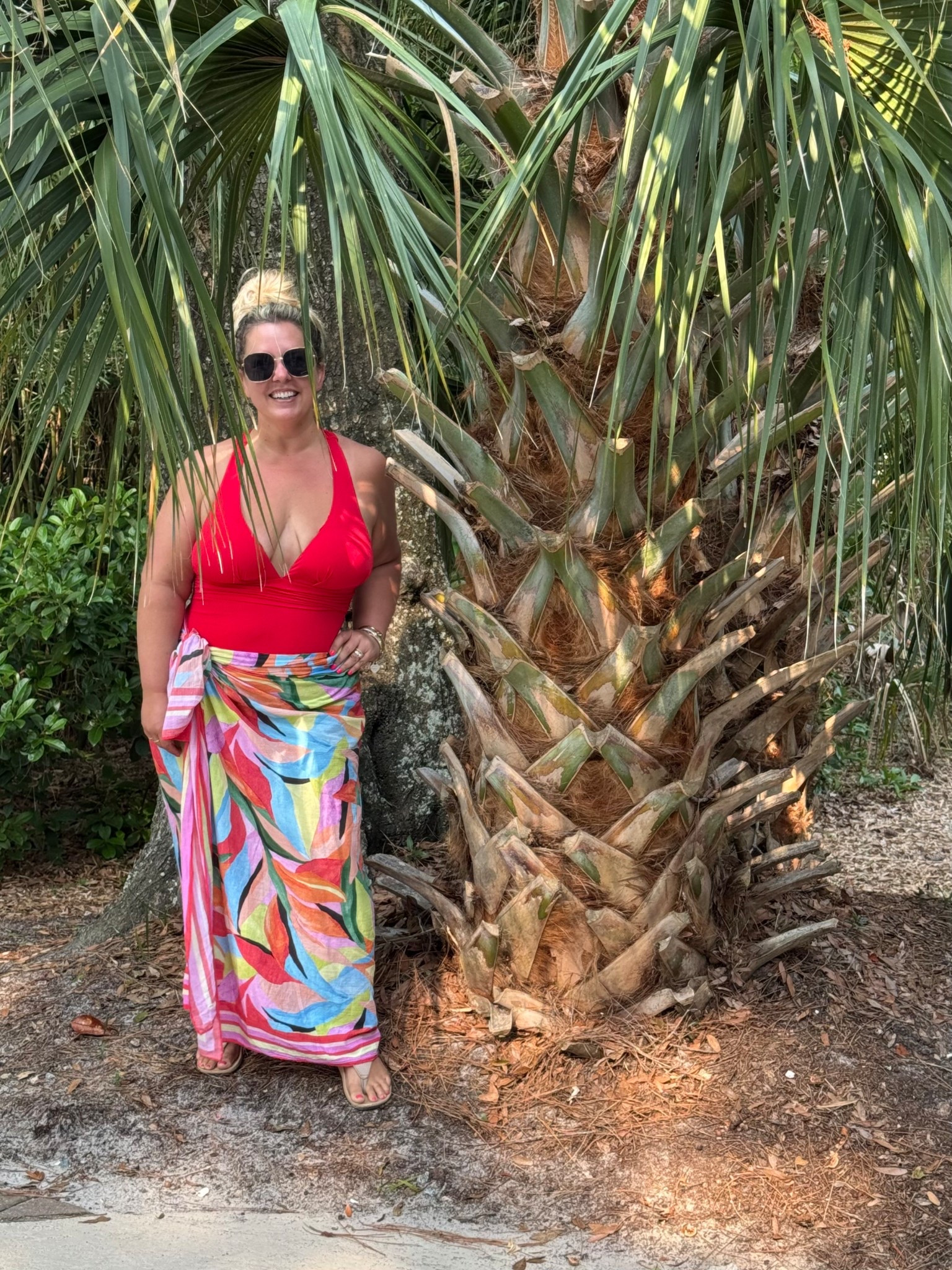 Beach/pool necessities:

Curve friendly bathing suits, the cutest coverups, waterproof tiny Bluetooth speaker with amazing sound quality, the best aloe that takes the burn away over night, SPF lip balm sunscreen, packable beach tote, affordable orthotic sandals, cutest $10 sunglasses & leak proof insulated cup!