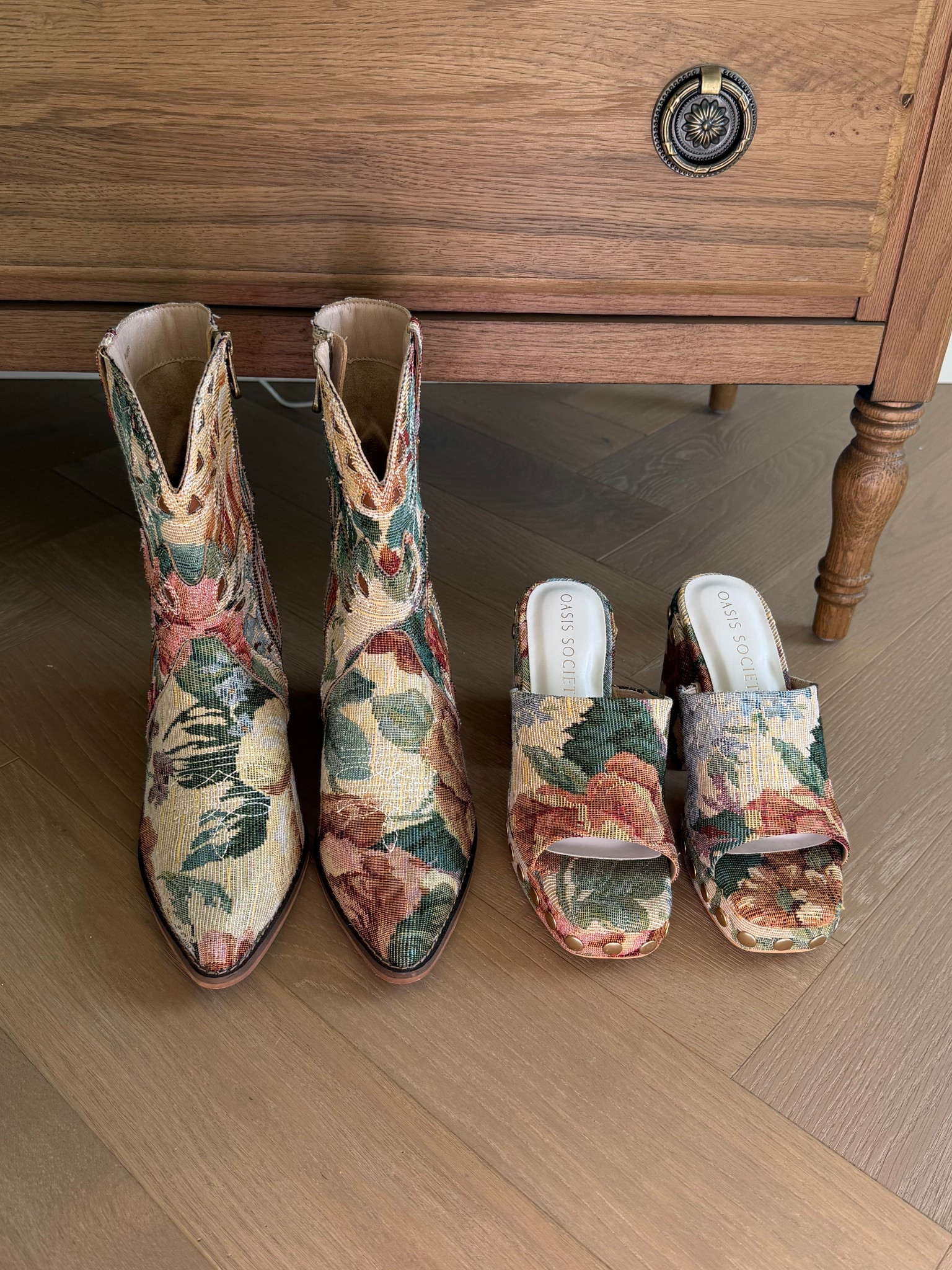 Vici tapestry 😍

#LTKSeasonal #LTKSaleAlert #LTKFestival