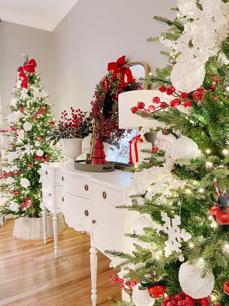 Christmas tree decorations berry wreath dining room 

#LTKCyberWeek #LTKHoliday #LTKhome