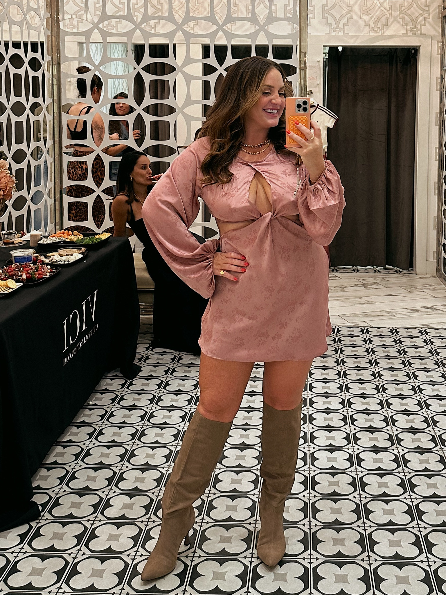 shop through my link and get 30% off through 8/27 and 25% off the rest of the year with my 
code: skhammer25 
:
I’m wearing size XL 

#LTKxVICI #LTKFallSale #LTKSaleAlert