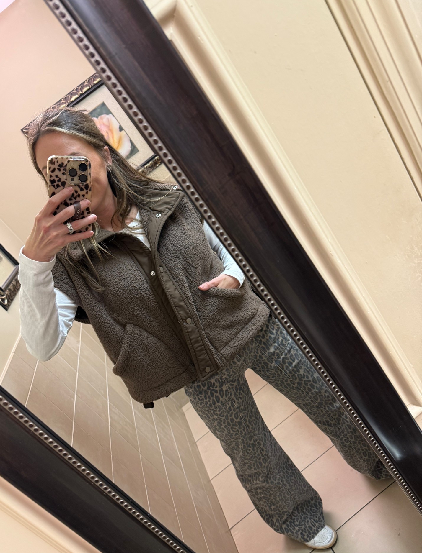 My fav fall fit 🫶🏻✨
If you don’t own any @WildOakBoutique jeans, you’re missing out 
My Vest can also be found on Altar’d State 🛍️ 

#OOTD

#LTKWorkwear #LTKStyleTip #LTKFindsUnder100