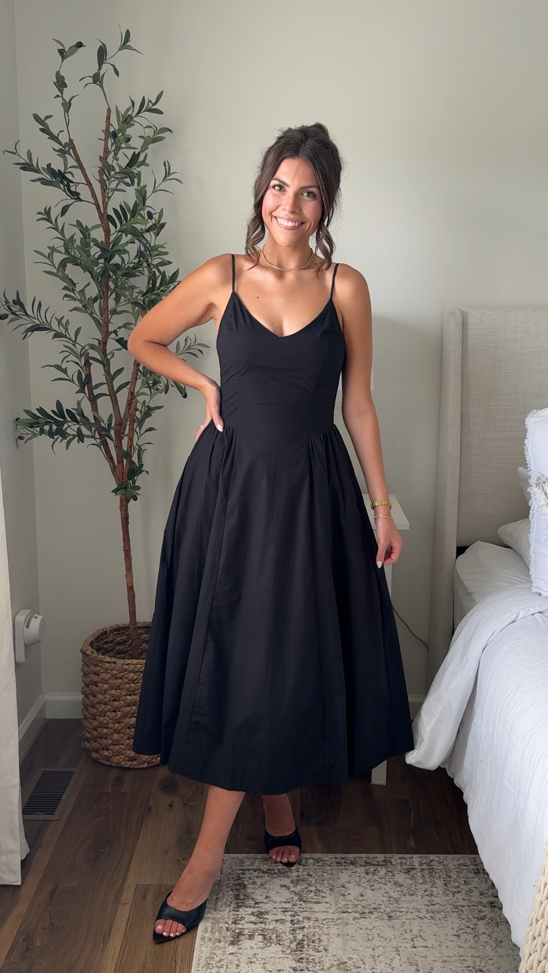 Sizing:
Aritzia Dress - size 4 (runs big, I sized down one!!)
Heels - tts