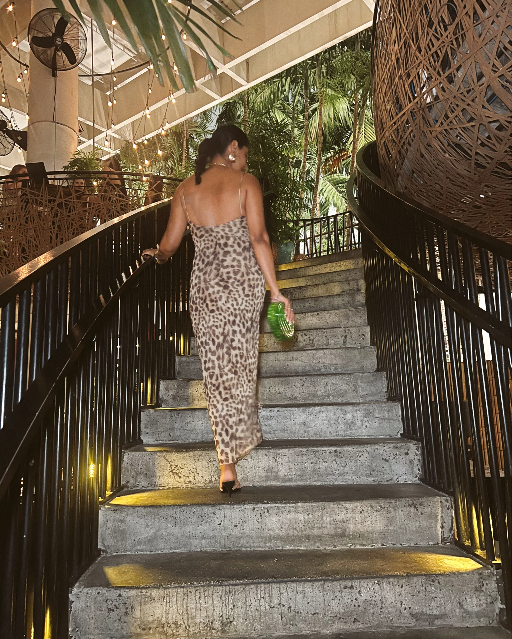 Here’s another Zara find! This leopard dress is fire 🔥 I bought it in a different color as well. It’s so flattering and comfortable. 
Wearing: small

I’ve linked a few similar dresses .

Zara style: 5039/474
