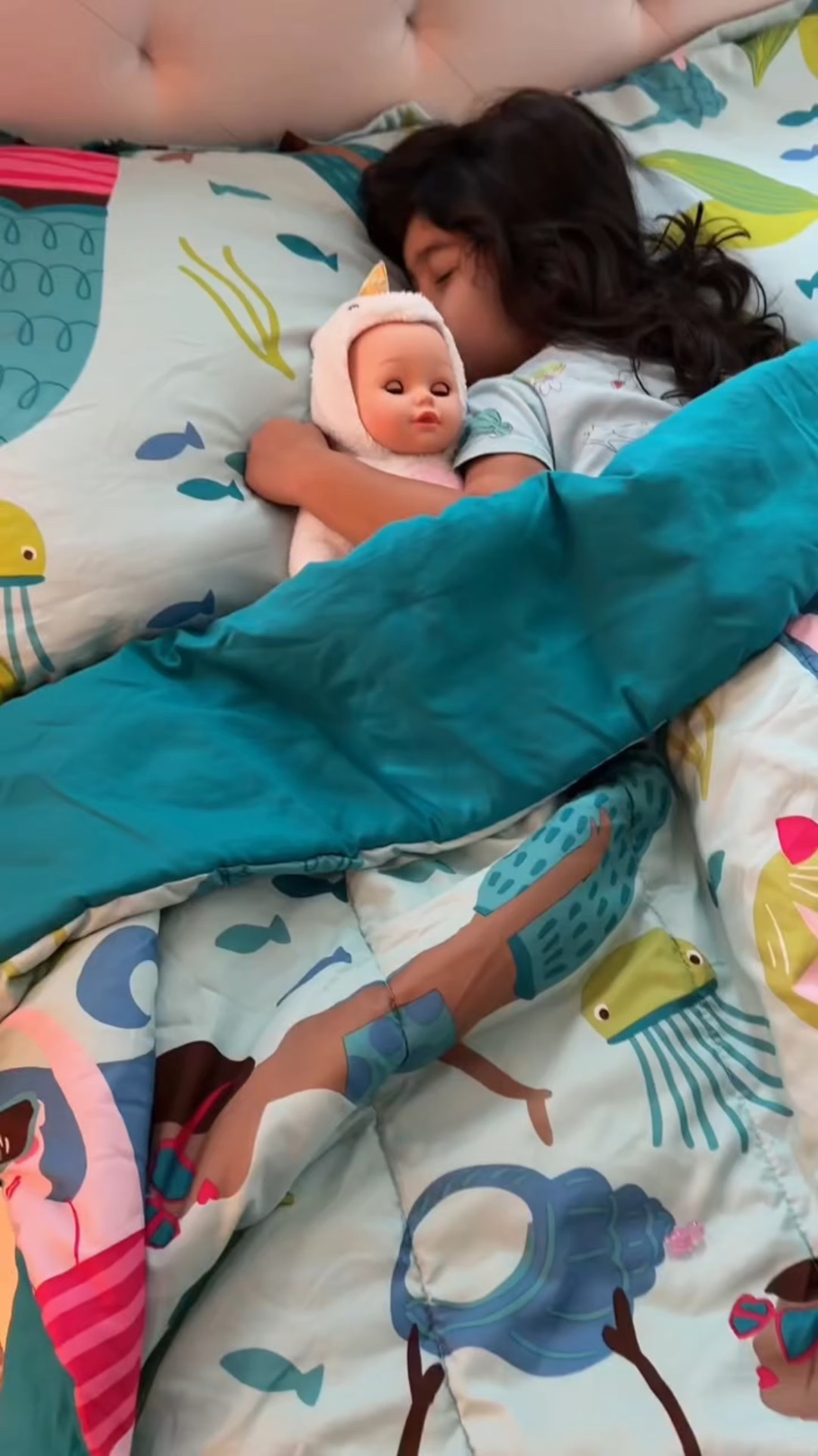 La compañera perfecta para la hora de dormir 🦄💤
My Unicorn Bedtime Baby de @babyborn_us se llena con agua tibia para dar abrazos cálidos y reconfortantes, tiene ojitos dormilones y es segura para el baño ✨
Ideal para crear una rutina nocturna tranquila y llena de ternura 💕

 #complimentary #babyborn 

@influenster