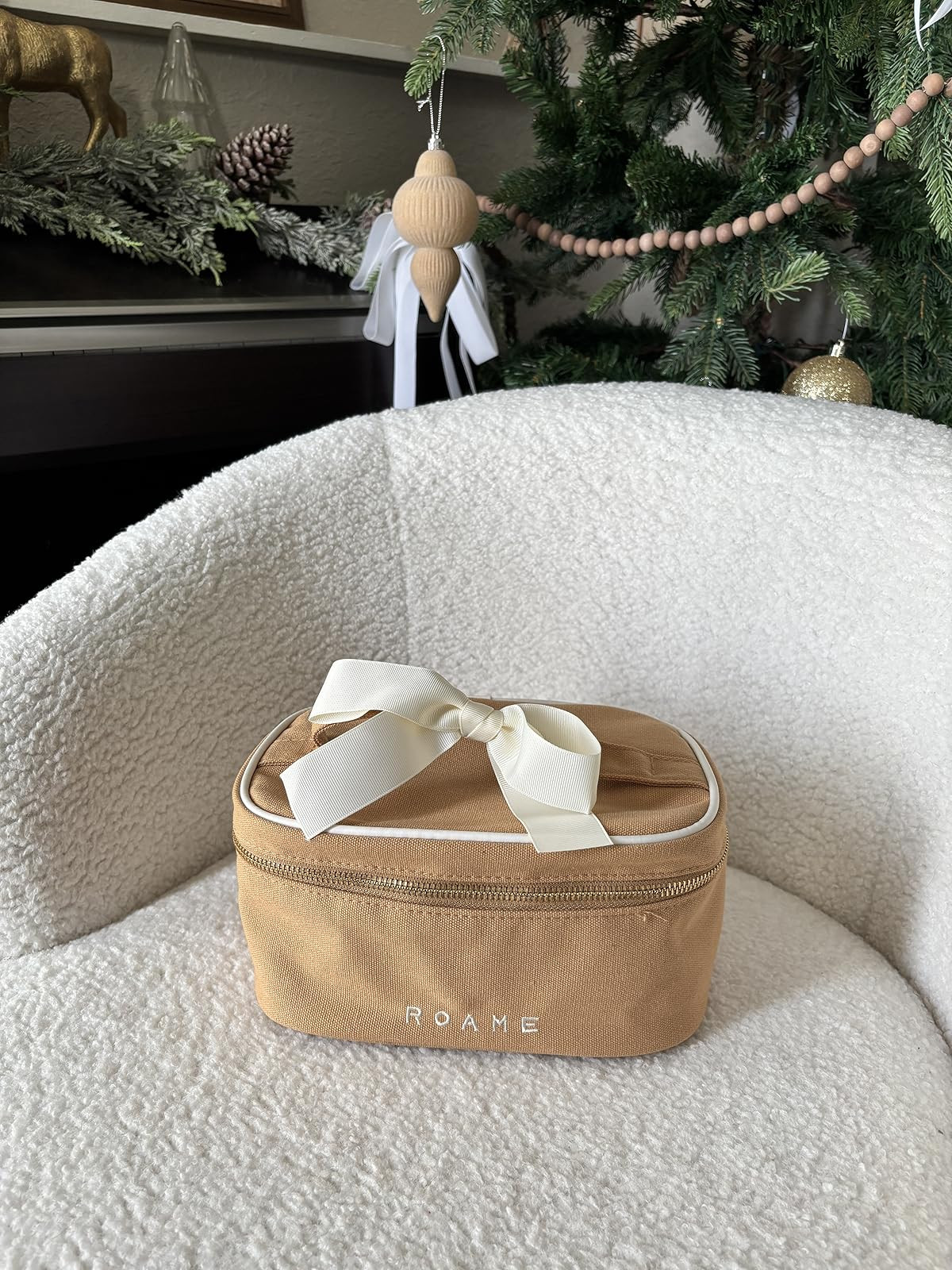 This stylish and spacious Roame Everyday Vanity Bag is a must-have for any makeup lover. It's the... | Amazon (US)