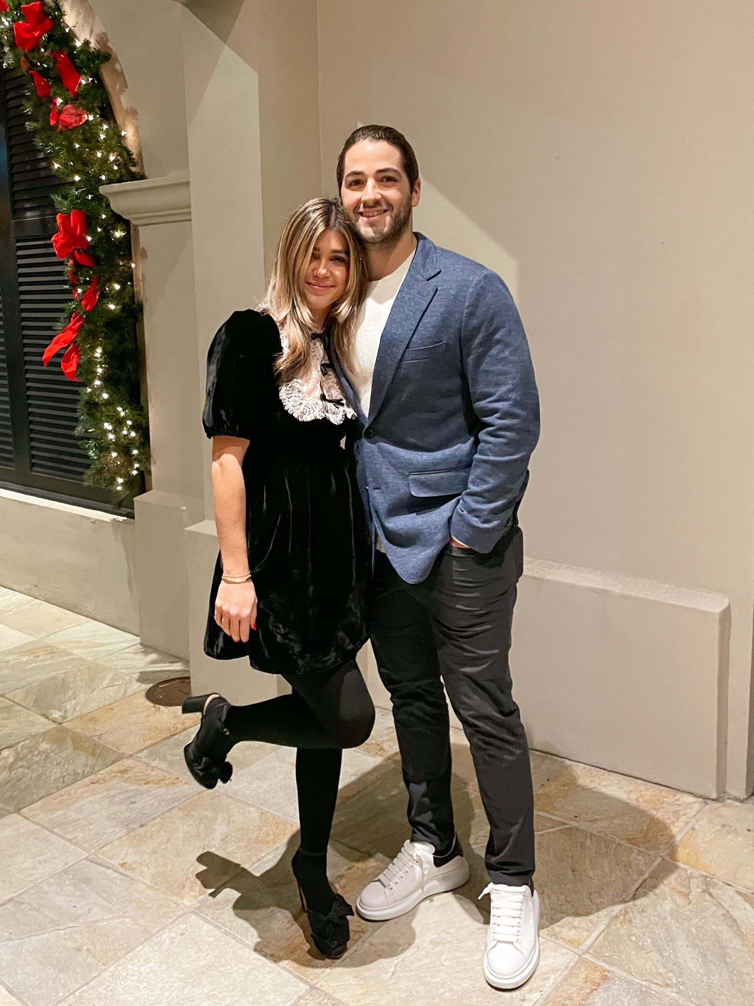 Christmas Eve Eve 🖤 his & her outfits!

Dress size 0 (I sized down)
Heels TTS