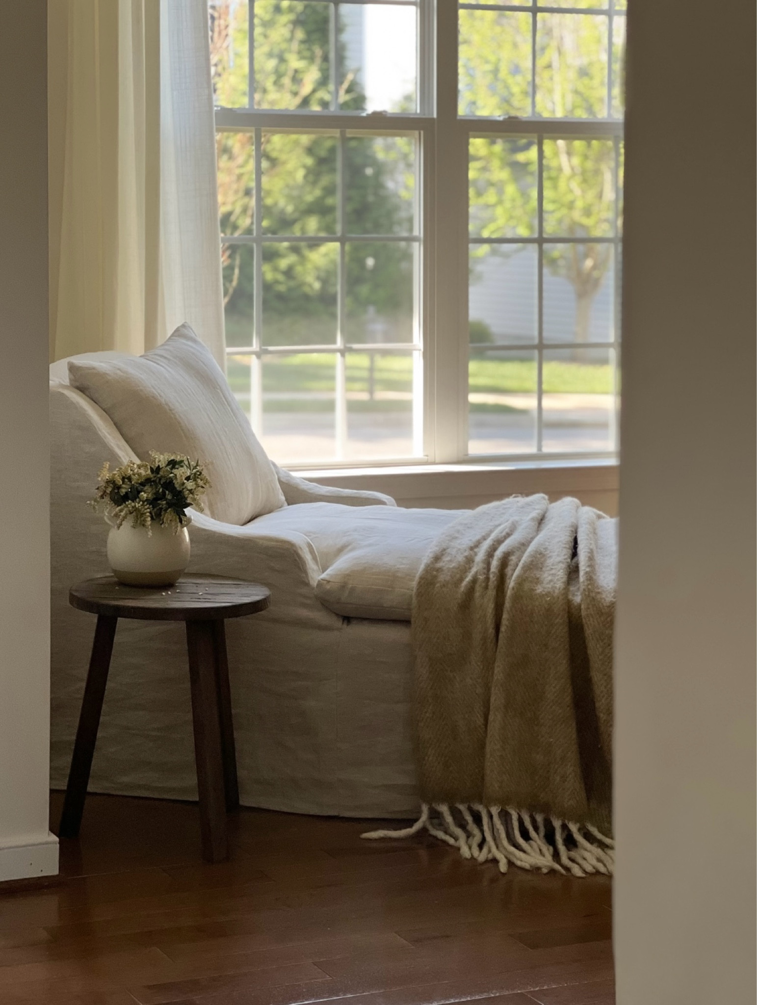 Miramar chaise look alike! 

I sewed a linen slipcover from tablecloths to cover this chaise I found on Wayfair! 

Saved thousands! You can see the whole process in the saved highlight!


Amazon finds, Amazon home, Wayfair, home roundup, Jenni Kayne home, slipcover chaise
McGee and co

#LTKStyleTip #LTKSaleAlert #LTKHome