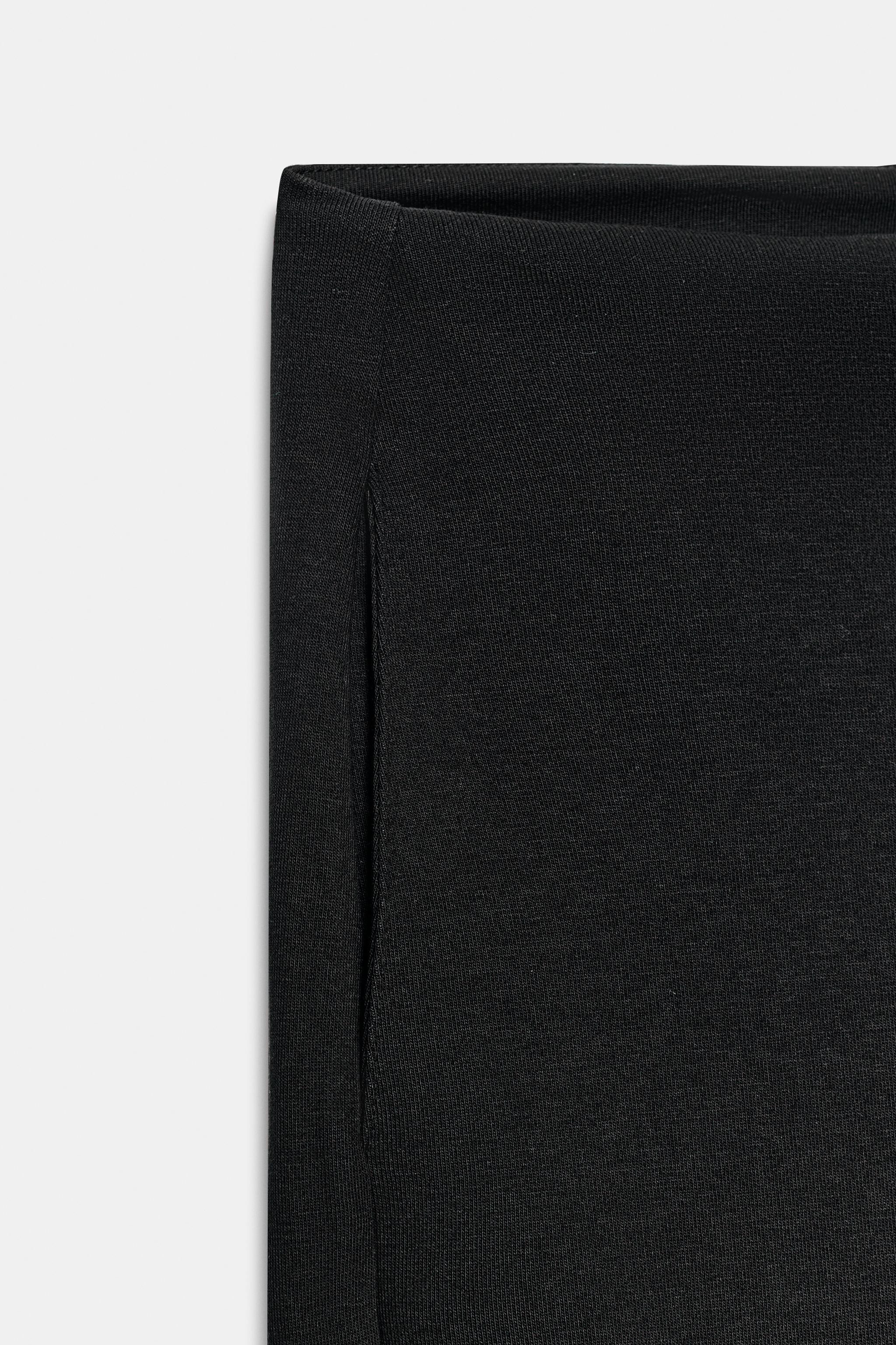 Trousers made of a spun cotton blend. Mid-waist design with an elasticated waistband, side pocket... | Zara UK