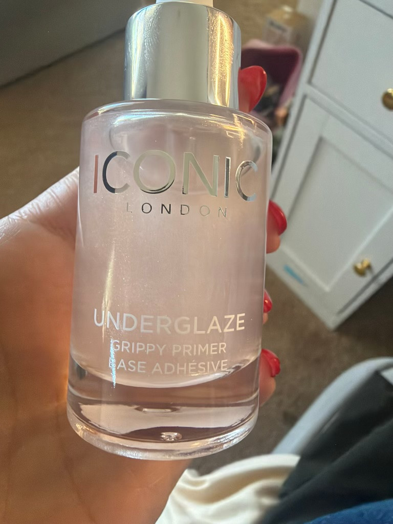 The best primer for a glowy makeup look!! 

Makeup, self care, skin care, primer, makeup primer, glowy primer, grippy primer