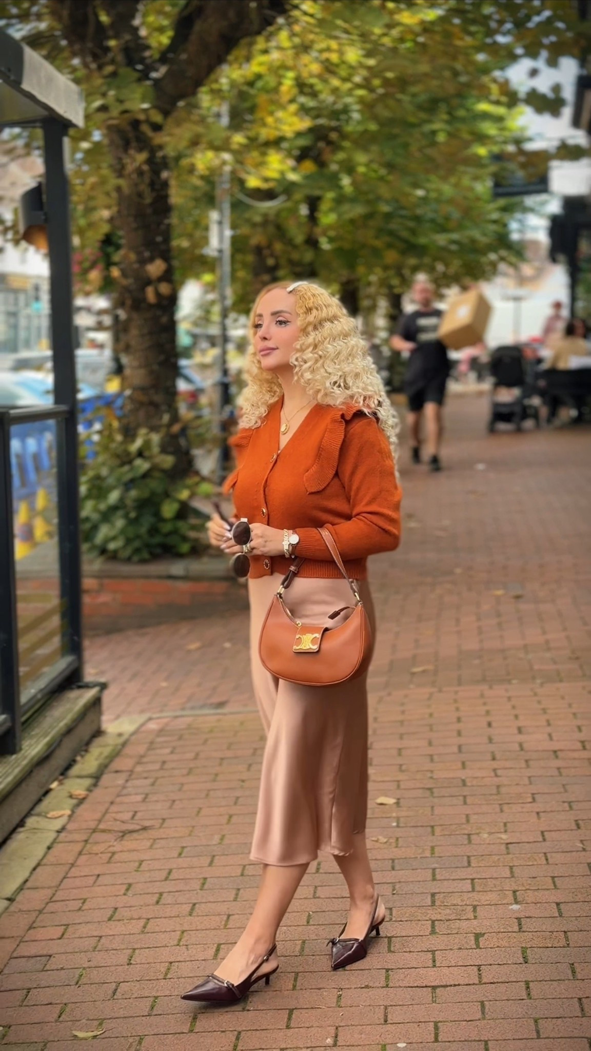 Fall satin skirt & warm cardigan 🧡🍁

#LTKautumn #LTKeurope #LTKuk