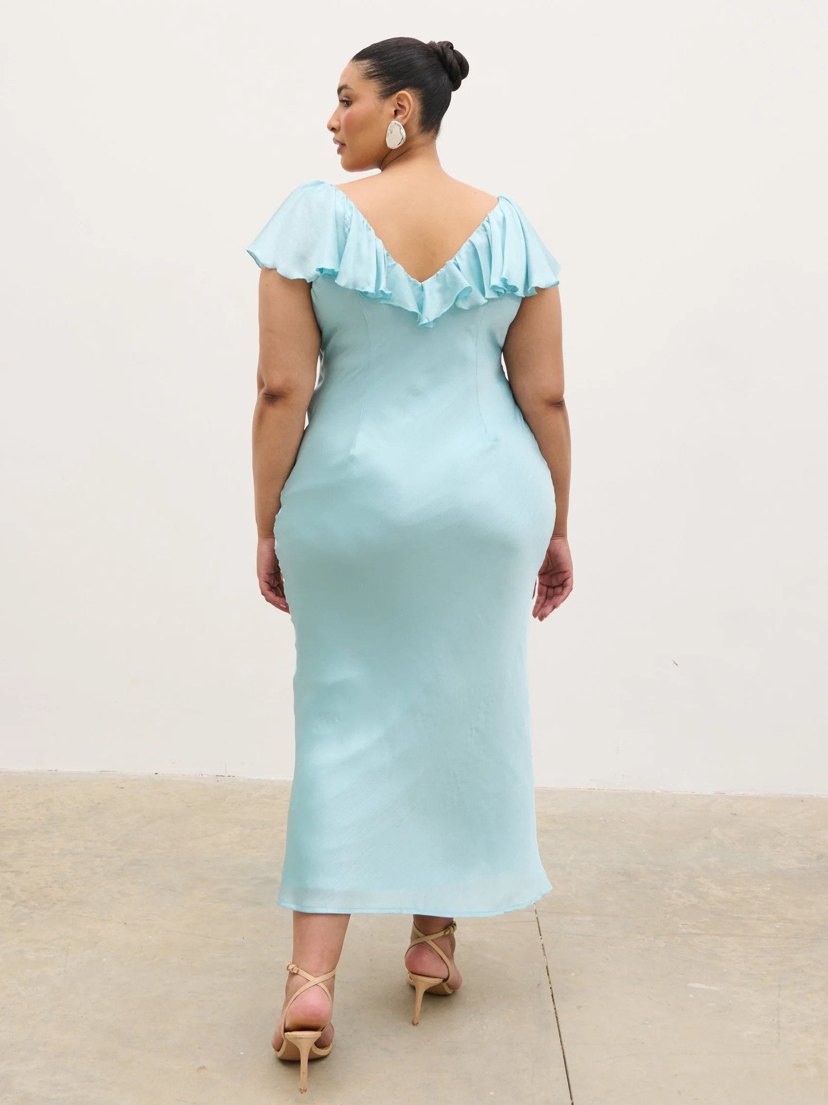 Adina Midaxi Dress Curve - Seaspray Blue | Pretty Lavish (UK)