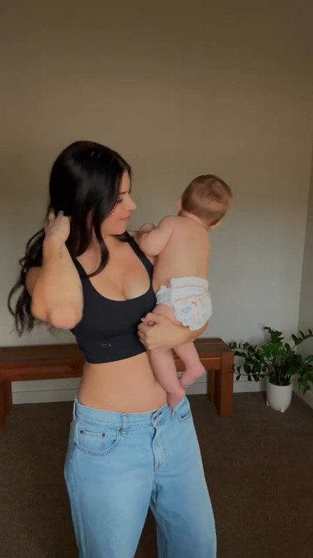 This is the postpartum timeline that actually gets you there — and no one talks about it.

Follow @tawnidenise for the fitness, nutrition, and hormone strategies that work for moms. 

I’m on my 3rd postpartum recovery, 8 months in. Same strategy every time. Same results every time.

🌿 Month 1–3 — Do almost nothing. On purpose.
Walking. Holding your baby. Protecting your hormones. Eating enough protein.

Estrogen and progesterone crash after birth. Sleep deprivation spikes cortisol. If you train hard right now, you’re fighting your own biology — and you will lose. So I don’t. Gentle movement, nutrient-dense food, high protein, rest. That’s the foundation the shred is built on.

🌿 Month 4–6 — Your body starts changing before you even train hard.
Because I rested, my hormones stabilize faster. Body composition starts shifting before I’ve even added real training. This is not magic — it’s the payoff for protecting phase one.

I add:
• Light strength training
• Simple resistance work
• Consistency over intensity, always

🌿 Month 7–8 — Progressive overload starts.
3x/week strength becomes the anchor. Recovery improves. Hormones steady. Energy returns.

🌿 Month 9–10 — Now we push.
Weights go up. Intensity goes up. Muscle builds faster. This is where it gets fun.

🌿 Month 11–12 — This is when it all clicks.
Energy. Strength. Body composition. All of it shifting — not because I rushed it.

Because I built the conditions for it.

If you want to actually get shredded postpartum — not just survive it — comment REBUILD and I’ll show you exactly how. 🫶🏻