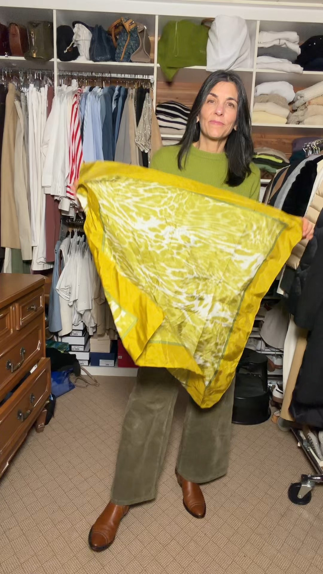 Monochromatic green with a scarf  how to