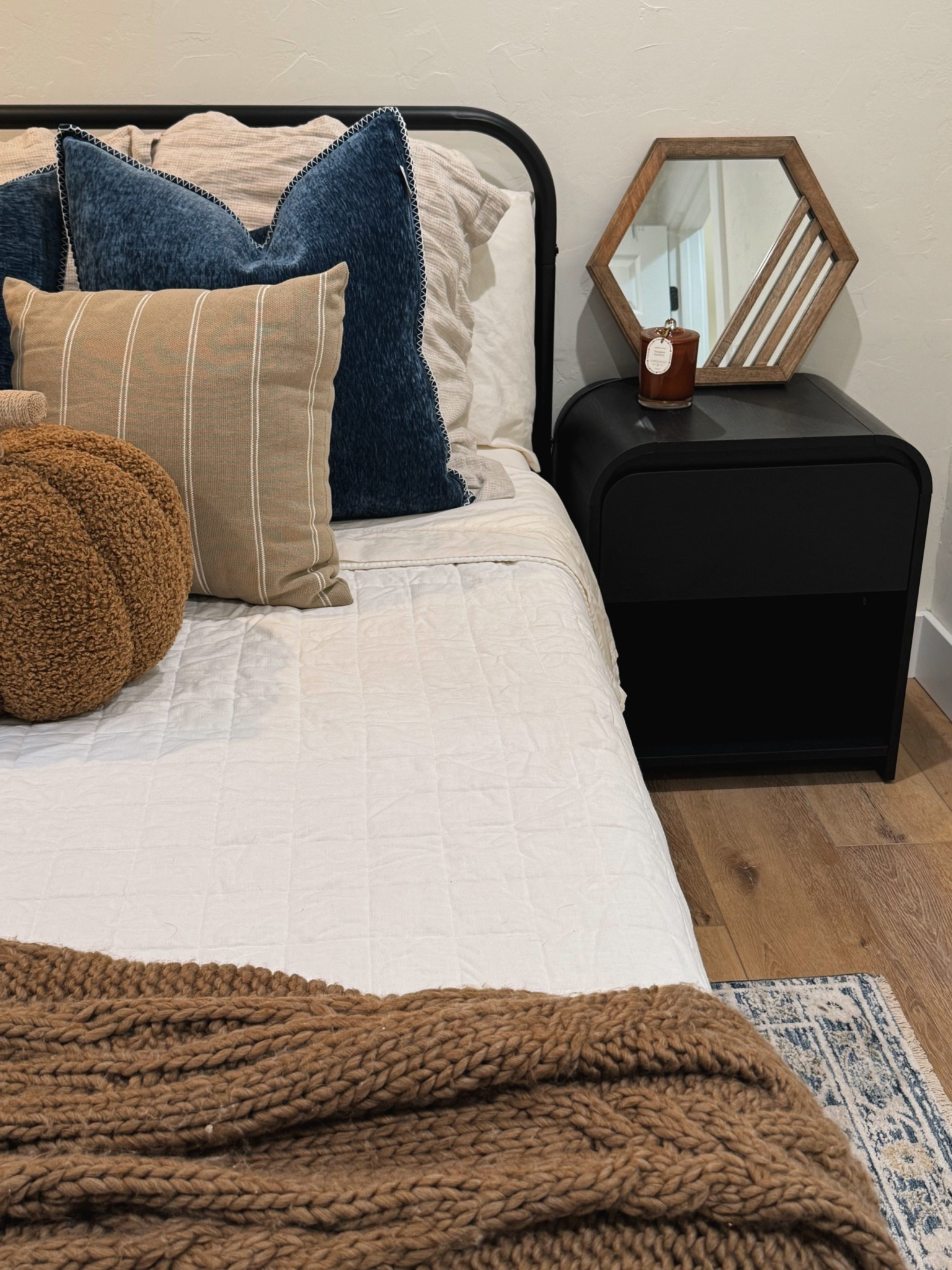 Some fall vibes in our guest room, loving the navy blue!! 

#LTKHome #LTKStyleTip #LTKSeasonal