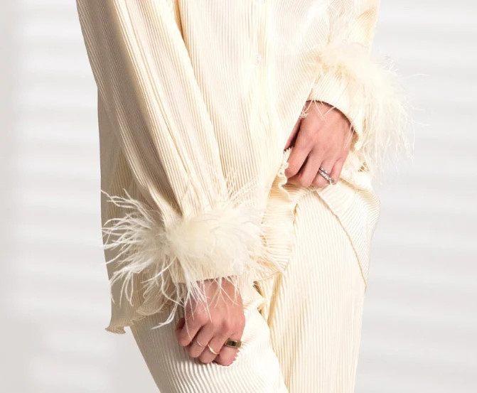 Ivory Detachable Feather Cuffs (Set of 2) | waverles
