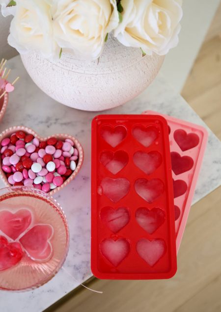 LOVE \ girly Valentine’s Day bubbly drink with cuuuuute heart shaped ice cubes❤️❤️❤️

Galentines
Baby shower 


#LTKparties #LTKhome