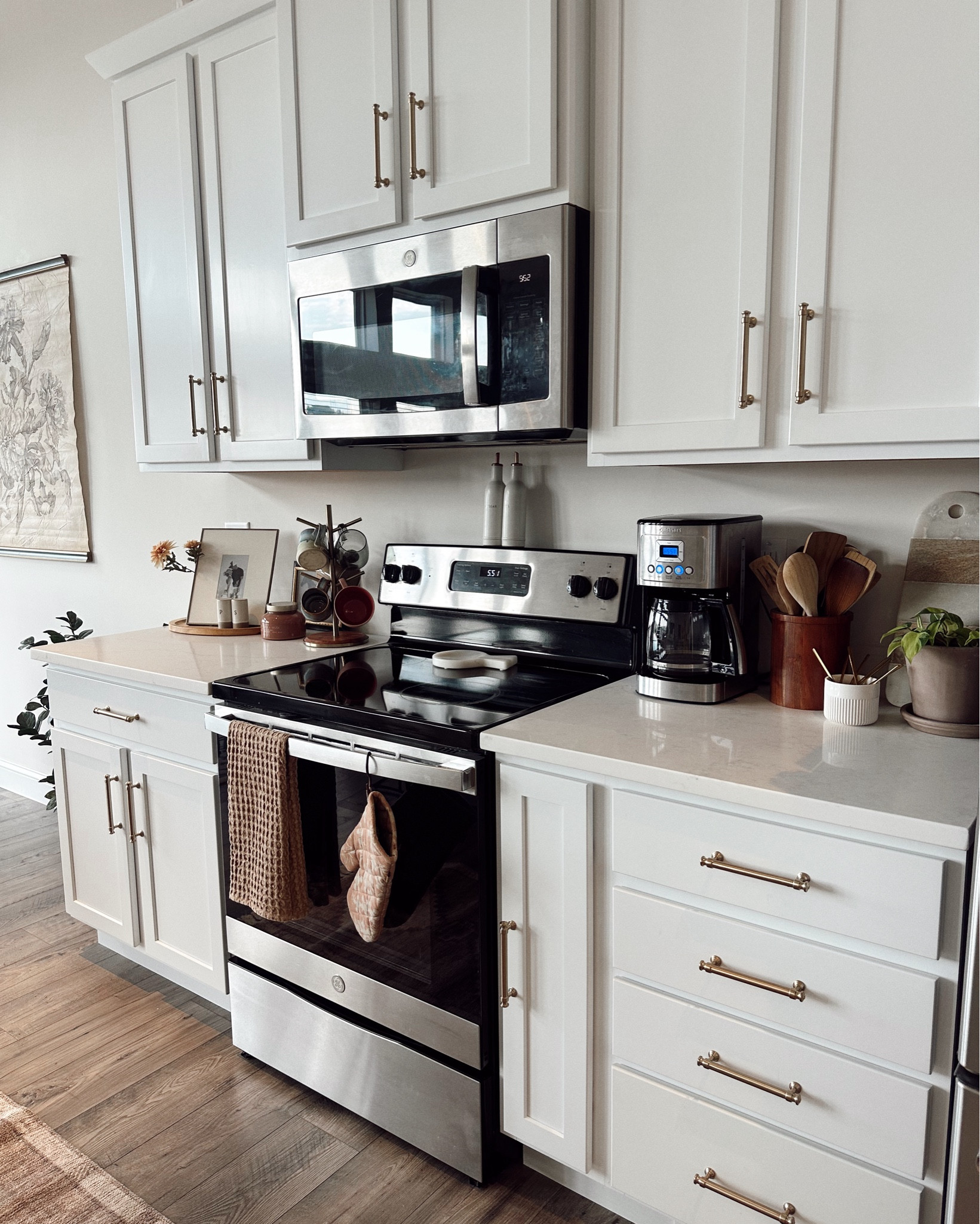 Next up - faucet installed Wednesday, backsplash and under cabinet lighting ✨🤭