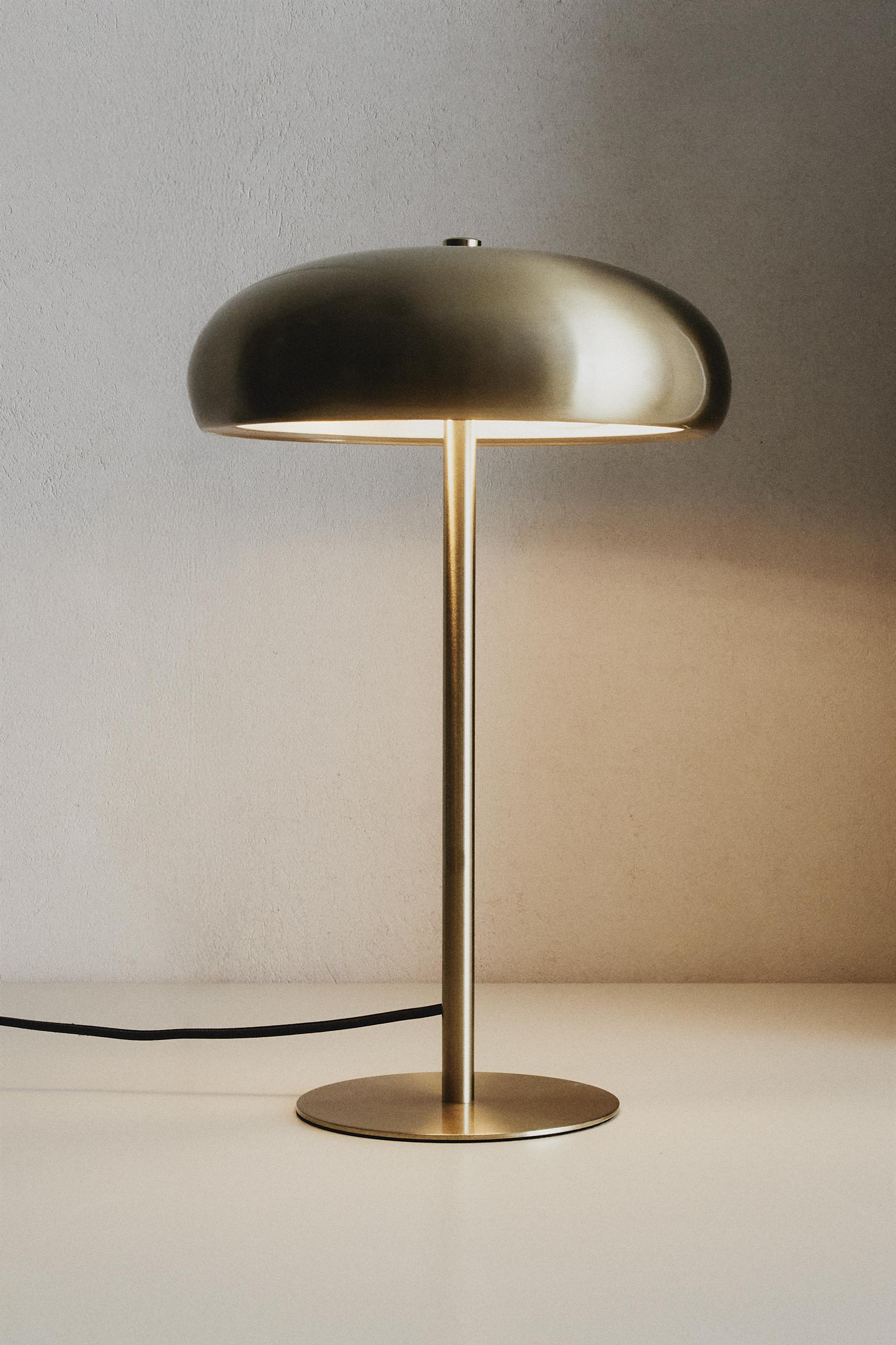 LARGE MONOCHROME TABLE LAMP | Zara US