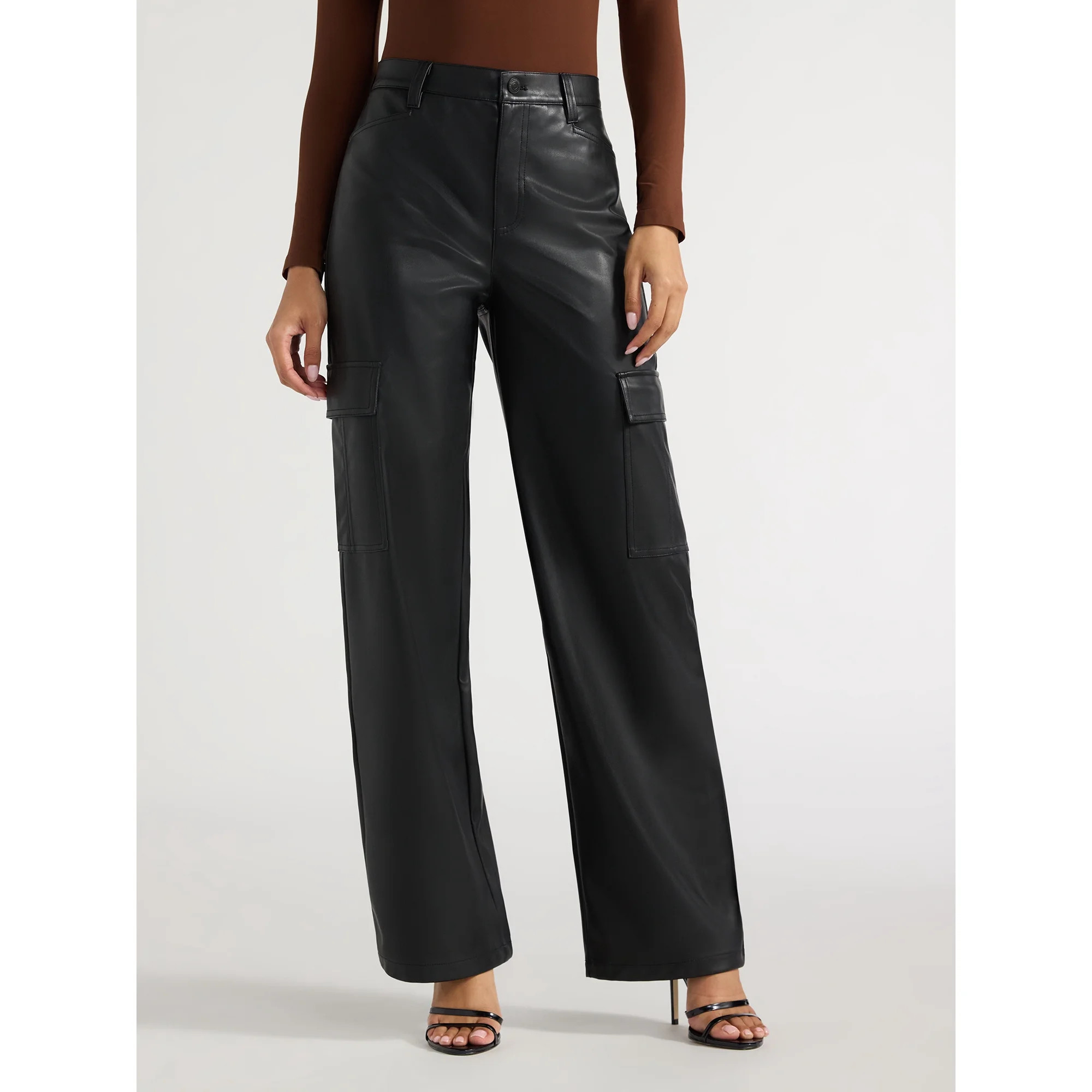 Sofia Jeans Women's Relaxed Straight Super High Rise Cargo Pants, 32.5" Inseam, Sizes 0-20 | Walmart (US)