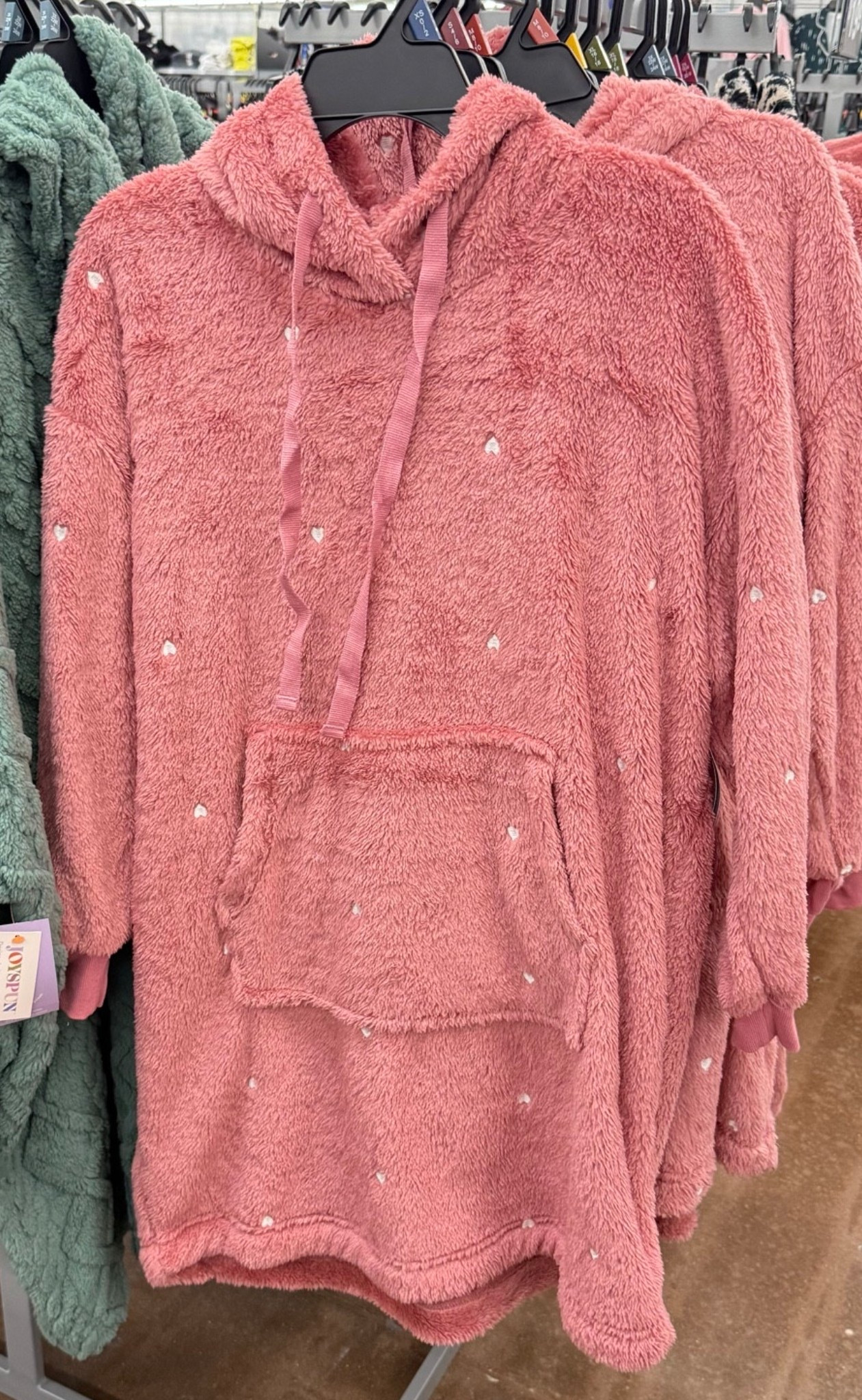 Women’s Oversized Hooded Plush Lounger with Hood
Ultimate cozy vibes 💕 This plush hooded lounger is soft, oversized, and perfect for relaxing, holiday mornings, or cold winter nights.
walmart lounger, plush loungewear, cozy outfit, walmart fashion, winter pajamas, comfy at home, holiday comfort