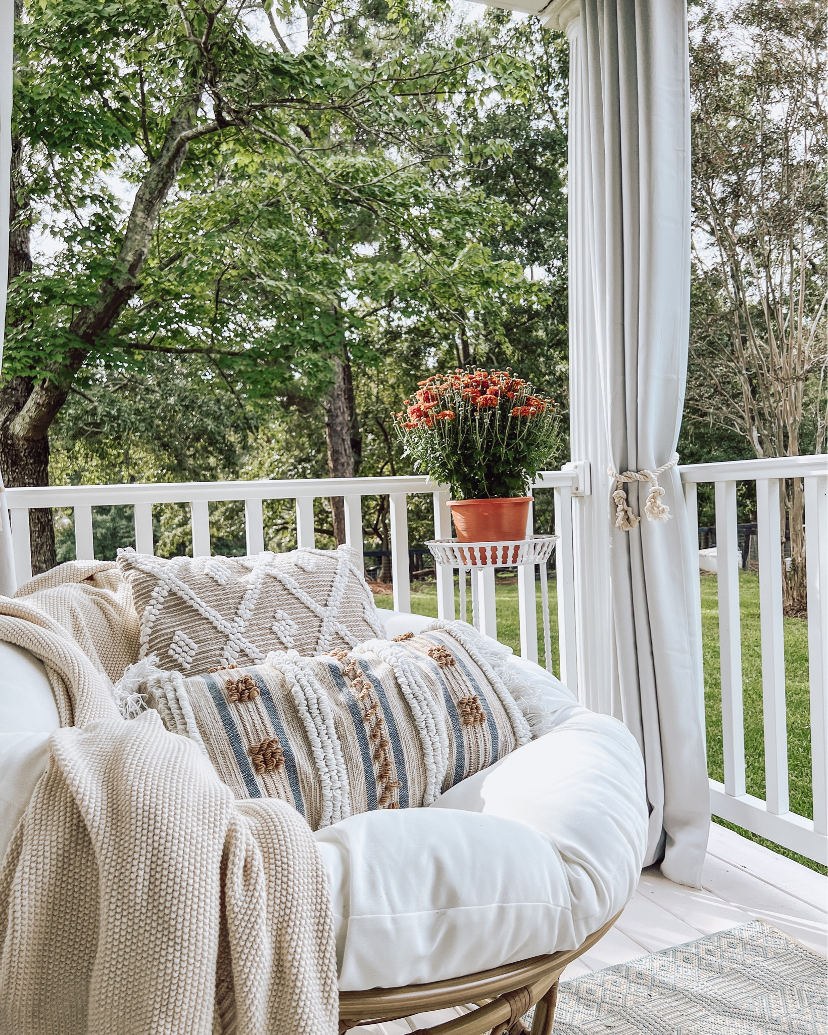 My cozy fall reading spot 🍂☕️

Papasan chair
Outdoor furniture 
Walmart 
World market 
Outdoor living 


#LTKhome #LTKfamily #LTKSeasonal