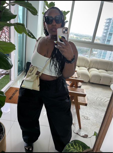 Miami vibes 🌴
Top: Zara
Pants: Nasty gal
Purse: Jacquemus - small Chiquito two-way bag
Glasses: Gucci
Slides: Nine West

#LTKcurves #LTKunder50 #LTKstyletip