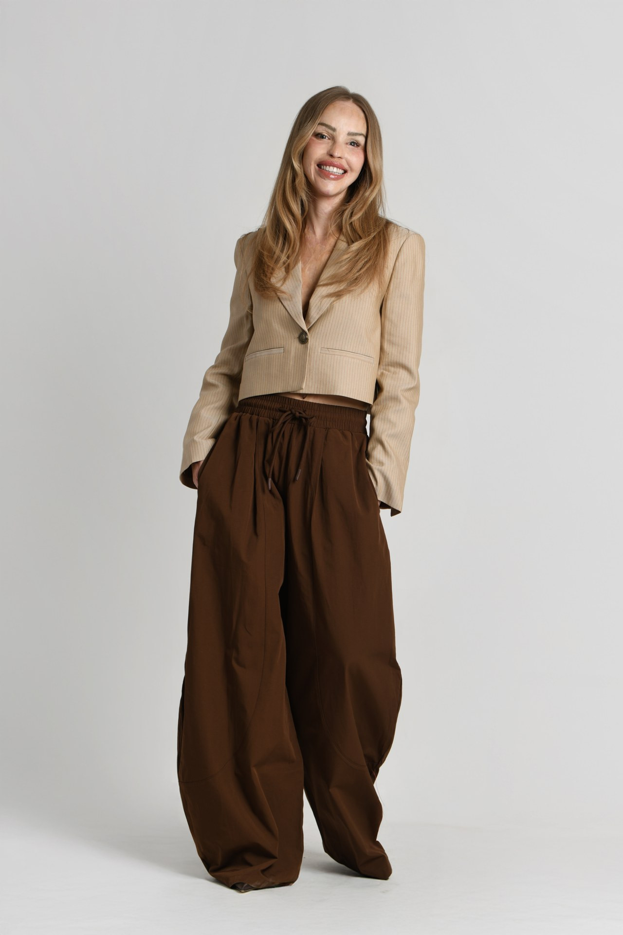 Camel and chocolate is such a chic pairing for autumn. A cropped blazer with relaxed drawstring trousers feels smart but so comfortable. Similar styles linked x 

 