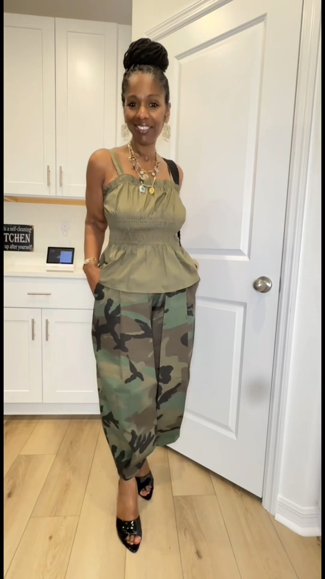 Today’s casual OOTD 🤍

✨ Top: Vince Camuto (Macy’s) – Wearing Medium
✨ Camouflage Crop Pants: Amazon
✨ Slides: Nine West (Macy’s)

Comfortable, effortless, and perfect for everyday style.

Shop the look here: https://liketk.it/6hXxx

#LTK #LTKStyle #LTKFashion #OOTD #CasualStyle #FashionOver50 #FashionOver60