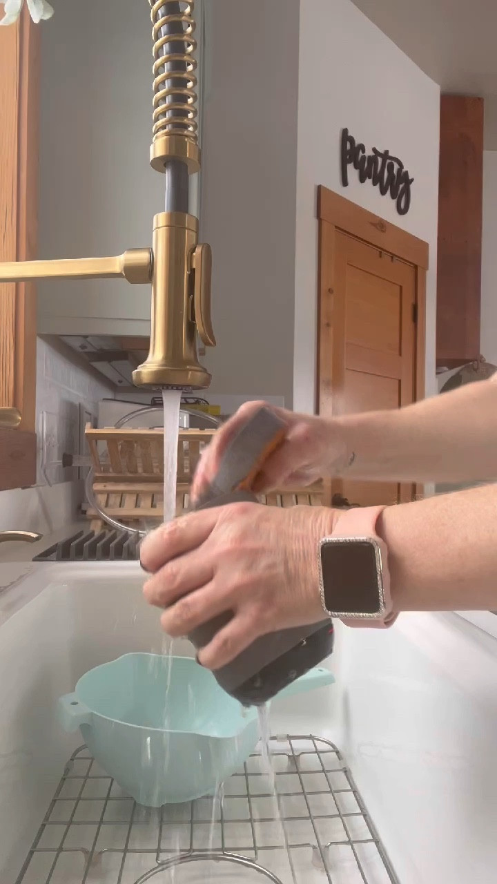 I love the Skura sponge so much! I just switched one of them out and thought I’d share why it’s different from other sponges. All the reasons below!

ODOR FREE SPONGE - Skura Style sponges are made from highly absorbent polyurethane foam and a special agent to inhibit gross stuff that creates odors.
NON SCRATCH - The scouring side of the Skura Style sponge is non—abrasive. Great for most surfaces — dishes, countertops, non-stick cookware and more.
RINSES CLEAN - Unlike other sponges, Skura sponges rinse clean. They leave no gunk behind — not even a cheesy omelet.
QUICK DRYING - Forget about a soggy sponge. Skura sponges dry quickly.
REPLACEMENT INDICATOR - Skura sponges are designed with a Fade-to-Change technology that tells you when it’s time to replace your sponge. When the monogram on the scouring side fades, it's time to change. It’s a smart sponge that does the thinking for you.
SCANDINAVIAN DESIGN - The Skura Style brand is inspired by the clean, modern, happy Scandinavian design sensibility. Skura Style sponges come in four happy colors: blue, green, orange and gray. Made in USA.



#LTKfamily #LTKhome #LTKVideo