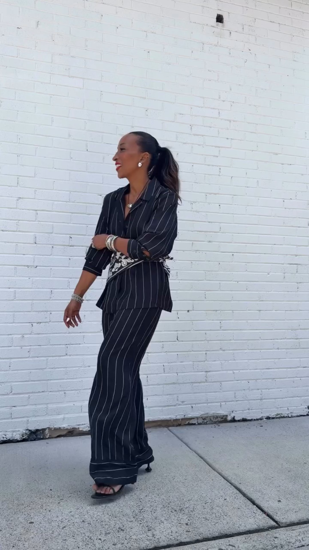 Friday called, so I answered with heels and a little extra polish 
What do we think of this Friday fit, are we loving it?

#FridayMood #OOTD #MatchingSet #CoOrdSet #ChicAndEffortless #WeekendStyle #StreetStyle #FashionReel #StyleCreator #StyleVibes