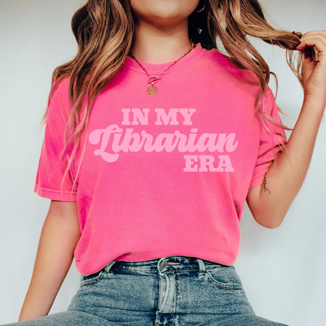 In My Librarian Era, Retro Librarian Shirt, Comfort Colors Reading Shirt, Funny Gift for Libraria... | Etsy (US)