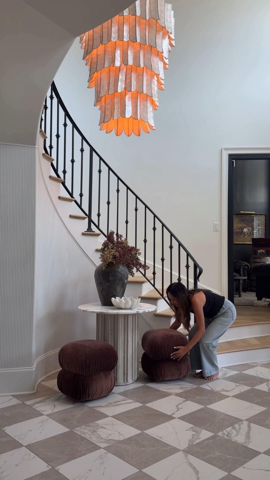 Where you will always find me. Cleaning or decorating 🤭 I added a few new pieces in our Foyer and couldn't be happier with how it turned out 😍.