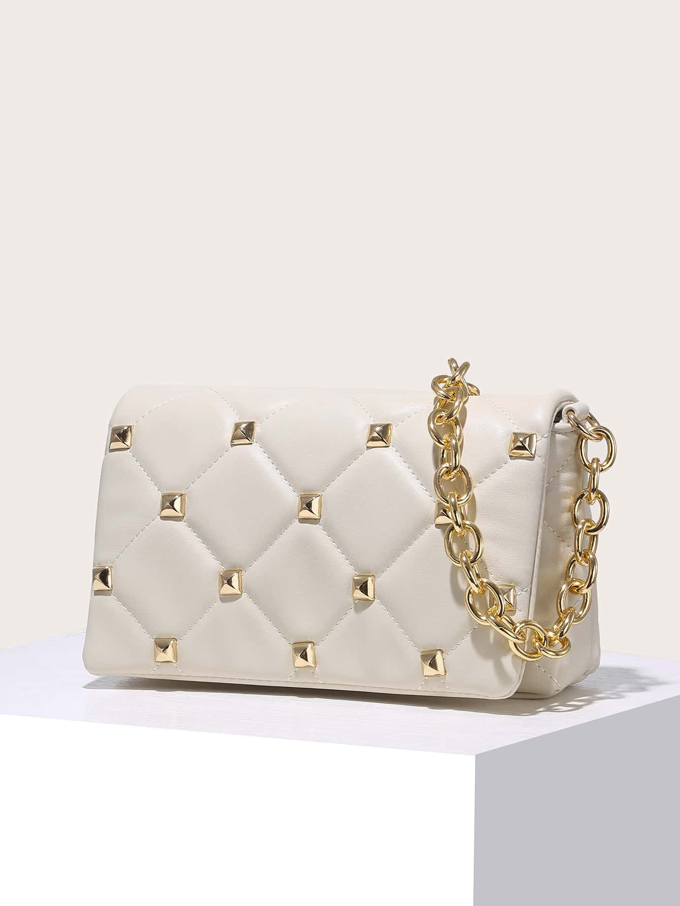 Studded Decor Chain Square Bag
   
      SKU: sg2203317943410842
          (100+ Reviews)    $18.... | SHEIN