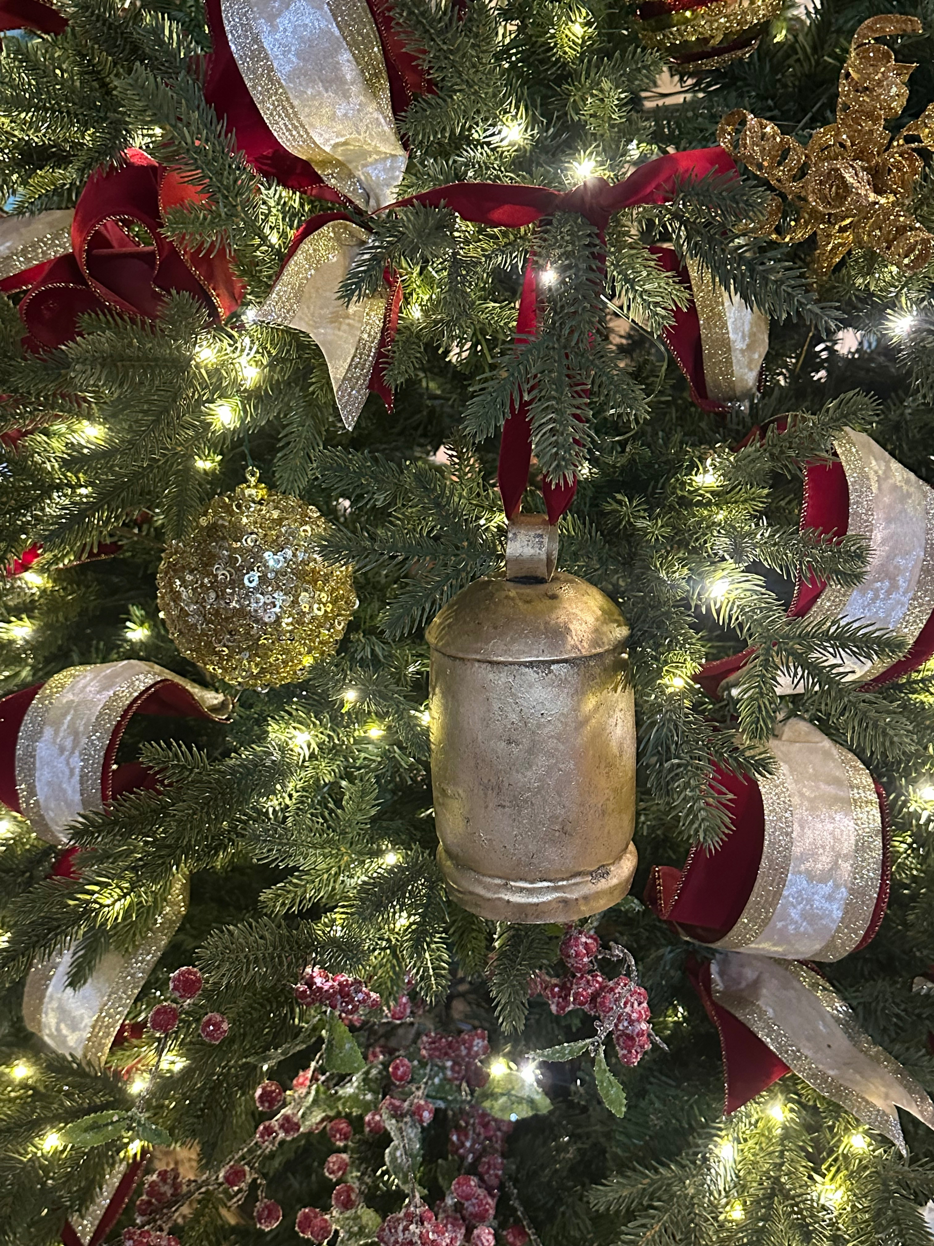 Deep Red and Gold Christmas Tree. Lots of Amazon Deals. Gorgeous velvet ribbons from amazon. 

#amazonchristmas #amazon #christmastree #christmas #amazonribbon
#lauraporterdesigns
 

 #LTKHoliday #LTKSeasonal #LTKHome